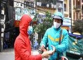 Các sàn thương mại điện tử gấp rút làm nhận diện cho shipper đi giao hàng