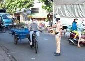 Phát cẩm nang, tờ rơi cho xe cũ nát trước ngày xử phạt