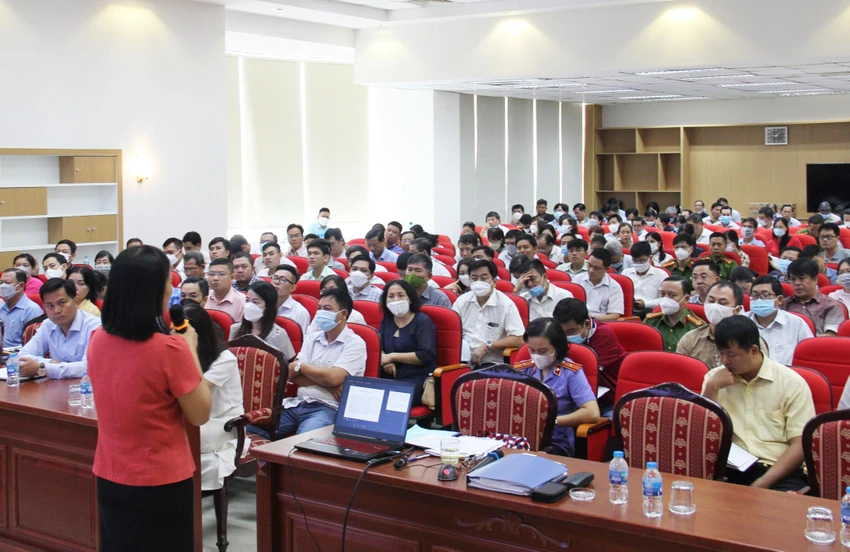 Rất nhiều giám định viên tư pháp, người làm công tác giám định tư pháp tham dự hội nghị bồi dưỡng kiến thức. Ảnh: HỮU ĐĂNG Rất nhiều giám định viên tư pháp, người làm công tác giám định tư pháp tham dự hội nghị bồi dưỡng kiến thức. Ảnh: HỮU ĐĂNG