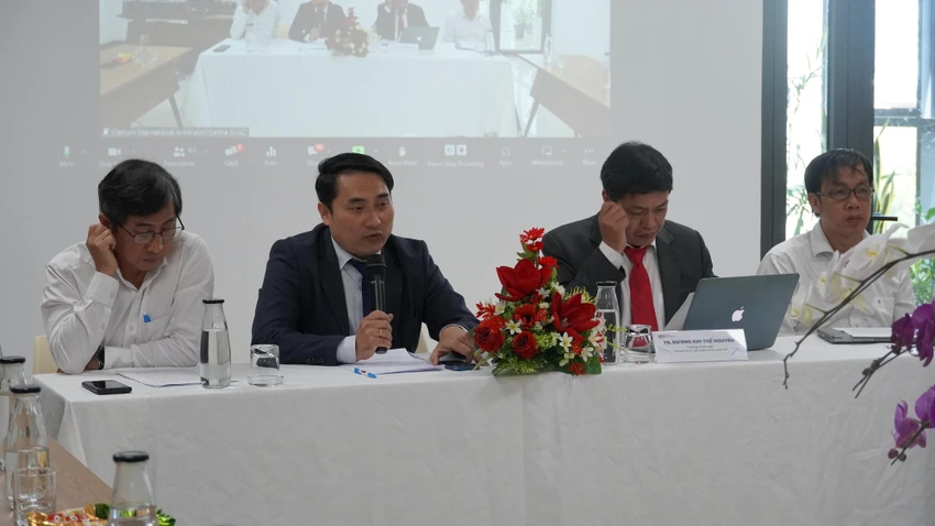 Các chuyên gia đang giải đáp những câu hỏi của người tham dự tại buổi toạ đàm liên quan đến giải quyết tranh chấp Tài chính - Ngân hàng. Ảnh: ĐẶNG LÊ Các chuyên gia đang giải đáp những câu hỏi của người tham dự tại buổi toạ đàm liên quan đến giải quyết tranh chấp Tài chính - Ngân hàng. Ảnh: ĐẶNG LÊ