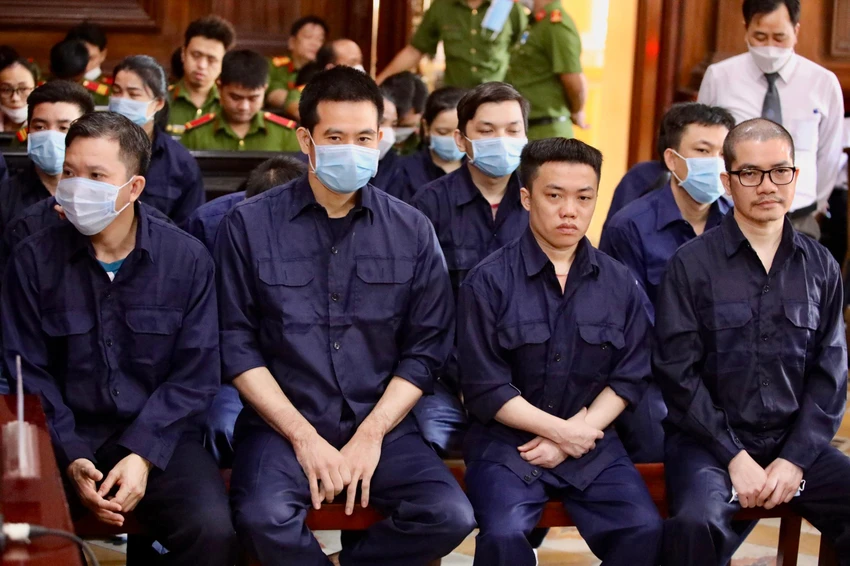 Các bị cáo trong phiên toà ngày 19-12. Ảnh: NGUYỆT NHI Các bị cáo trong phiên toà ngày 19-12. Ảnh: NGUYỆT NHI