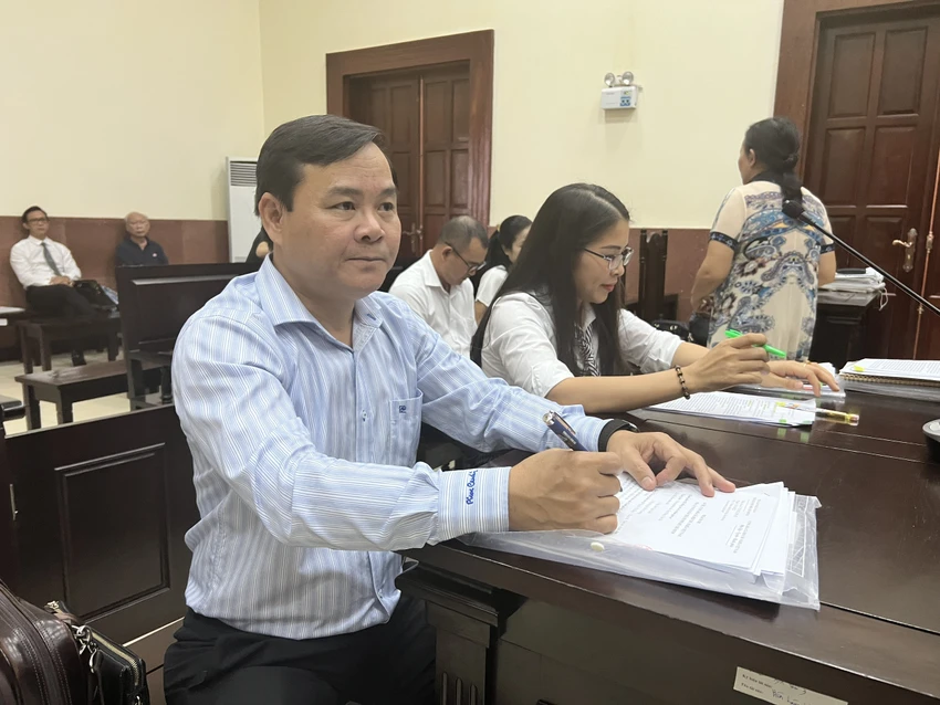 Luật gia Đặng Đình Thịnh tại phiên tòa ngày 12-1. Ảnh: HỮU ĐĂNG Luật gia Đặng Đình Thịnh tại phiên tòa ngày 12-1. Ảnh: HỮU ĐĂNG