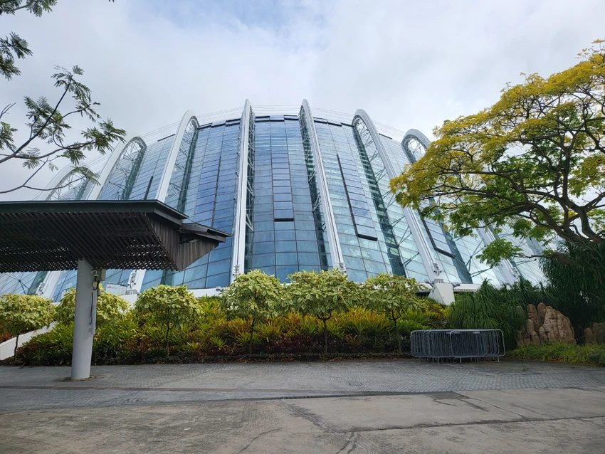 Trong ảnh là một trong ba khu nhà kính trồng nhiều loại cây thuộc vùng khí hậu ôn đới. Trong ảnh là một trong ba khu nhà kính trồng nhiều loại cây thuộc vùng khí hậu ôn đới.