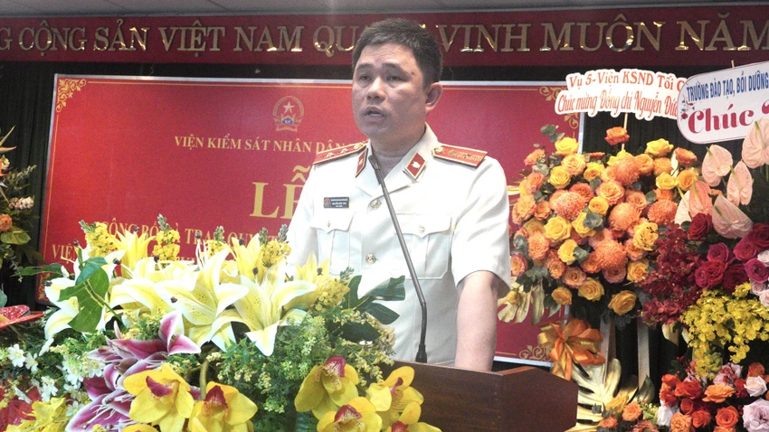 Tân Viện trưởng VKSND TP.HCM cho biết sẽ tiếp thu ý kiến chỉ đạo của lãnh VKSND Tối cao và hứa phấn đấu để hoàn thành tốt nhiệm vụ. Ảnh: HỮU ĐĂNG Tân Viện trưởng VKSND TP.HCM cho biết sẽ tiếp thu ý kiến chỉ đạo của lãnh VKSND Tối cao và hứa phấn đấu để hoàn thành tốt nhiệm vụ. Ảnh: HỮU ĐĂNG