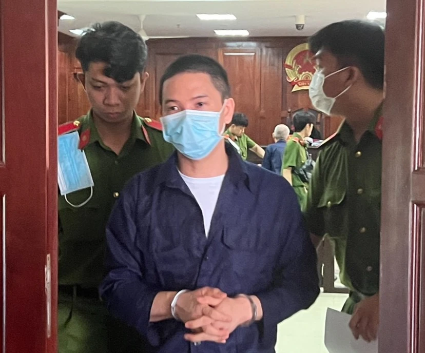 Bị cáo Trần Hiếu bị tuyên y án tử hình về tội giết người. Ảnh: HỮU ĐĂNG Bị cáo Trần Hiếu bị tuyên y án tử hình về tội giết người. Ảnh: HỮU ĐĂNG
