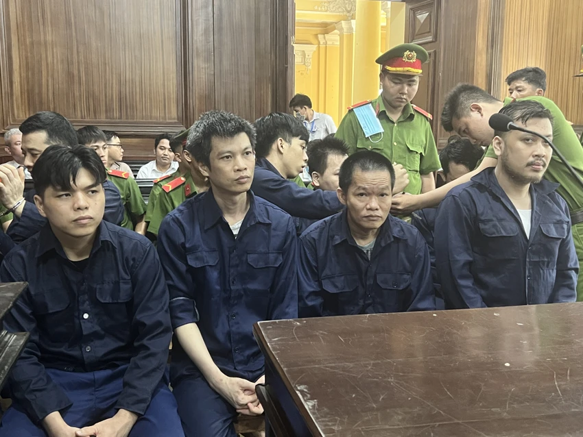 Các bị cáo tại phiên toà. Ảnh: HỮU ĐĂNG Các bị cáo tại phiên toà. Ảnh: HỮU ĐĂNG