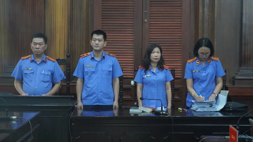 Đại diện VKSND TP.HCM giữ quyền công tố tại toà. Ảnh:HỮU ĐĂNG Đại diện VKSND TP.HCM giữ quyền công tố tại toà. Ảnh:HỮU ĐĂNG