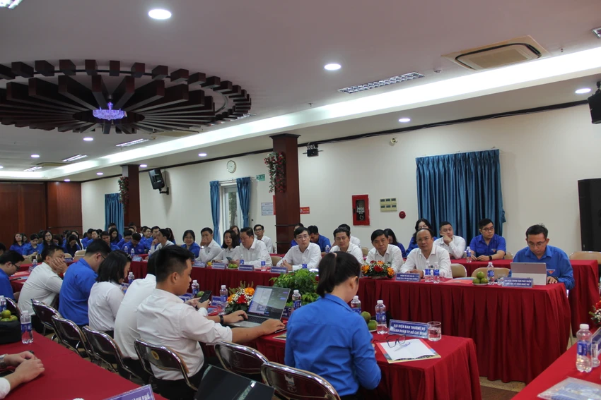 Cong-chuc-tre.JPG