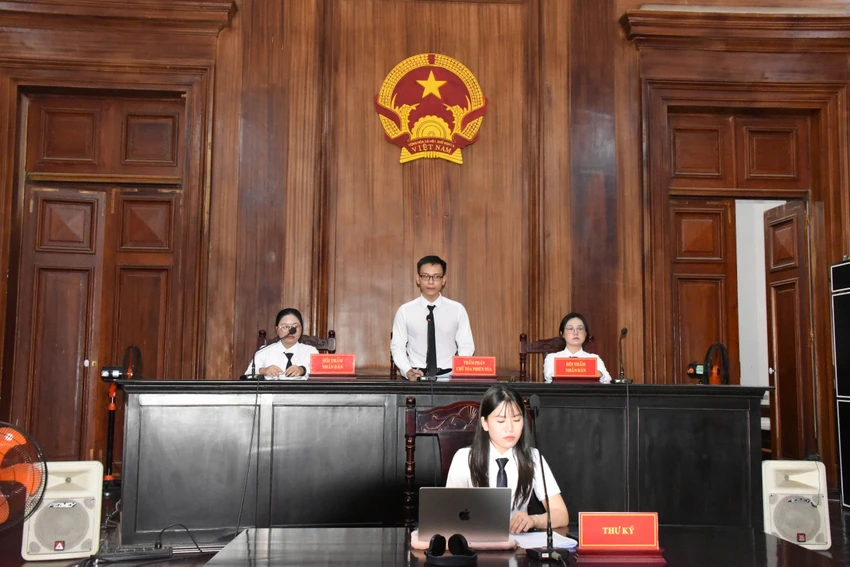 phiên toà giả định