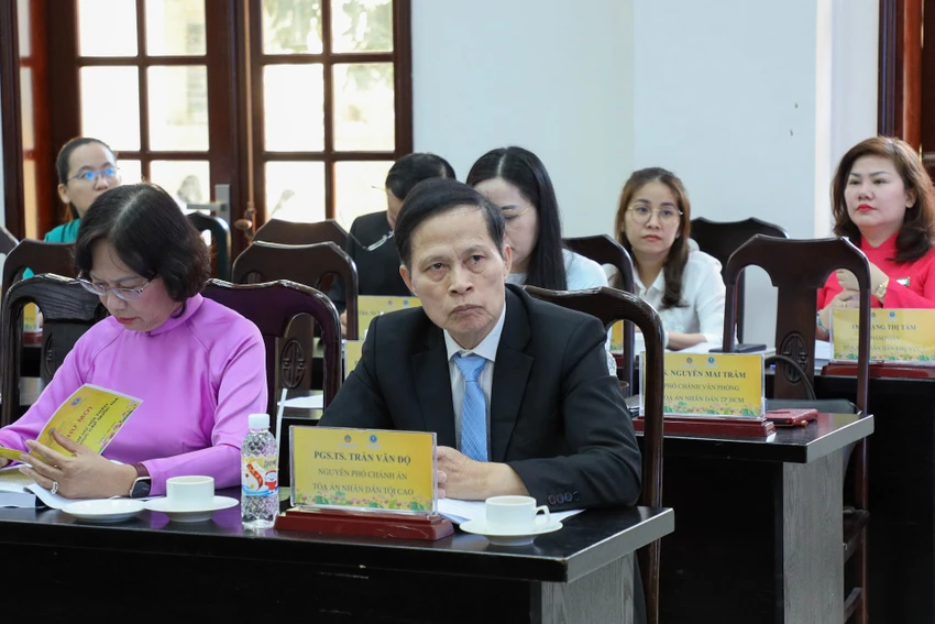 PGS-TS Trần Văn Độ, nguyên Phó Chánh án TAND Tối cao, tại hội thảo IMG_2901.jpeg