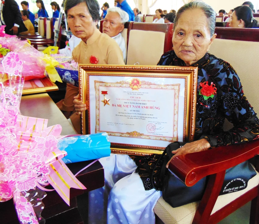 TP.HCM truy tặng 107 bà mẹ Việt Nam anh hùng ảnh 3 TP.HCM truy tặng 107 bà mẹ Việt Nam anh hùng ảnh 3