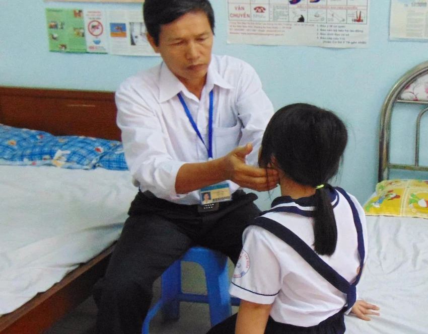 90% nhóm tuổi trên 14 dễ mắc bệnh quai bị ảnh 1 khám quai bị