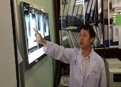 Suýt chết vì hạt mãng cầu chui tọt vào trong phổi