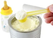 Thêm 3 lô sữa Pháp vào Việt Nam bị nhiễm khuẩn