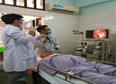 Hóc hai dị vật nhưng đi điều trị viêm phổi