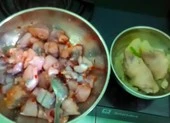 Cảm động món giò heo hầm đu đủ ấm lòng cho sản phụ mắc COVID-19