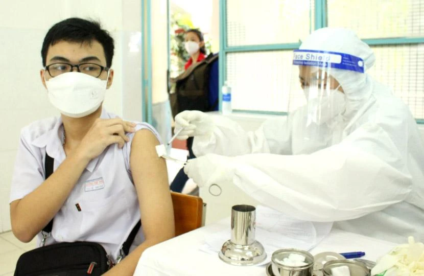 Một trẻ ở TP.HCM đang được tiêm vaccine ngừa COVID-19. Ảnh: TRẦN NGỌC Một trẻ ở TP.HCM đang được tiêm vaccine ngừa COVID-19. Ảnh: TRẦN NGỌC