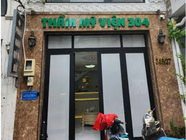 Thẩm mỹ viện 304 cắt bọng mắt cho khách khi chưa có giấy phép. Ảnh: SỞ Y TẾ