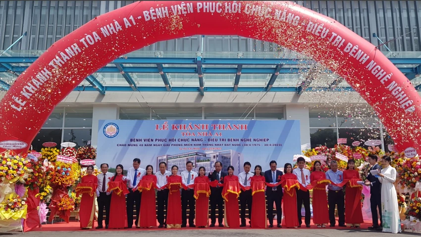 Khánh thành tòa nhà A1 BV Phục hồi chức năng và Điều trị bệnh nghề nghiệp TP.HCM. Ảnh: TN Khánh thành tòa nhà A1 BV Phục hồi chức năng và Điều trị bệnh nghề nghiệp TP.HCM. Ảnh: TN