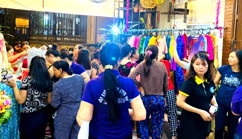 tang-ao-dai-1.jpg