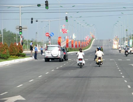 ...và khu di tích lịch sử quốc gia Chương Thiện nằm cạnh sông Xà No.