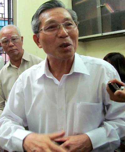 Nguyên hiệu trưởng đại học Hùng Vương cho rằng, trong nhiều tháng nay đã không còn làm việc nên cũng không còn nắm giữ cái gì của trường để phải bàn giao và cũng không chiếm đoạt con dấu của trường mà con dấu này vẫn nằm ở phòng Hành chính tổng hợp của trường. Ảnh: Hải Duyên. nguyen-hieu-truong-daihoc-hung-5657-7304