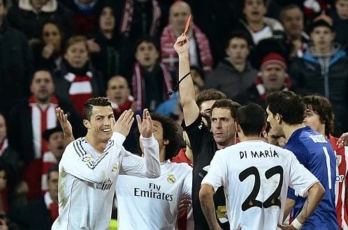 Ronaldo bị treo giò 3 trận ảnh 1