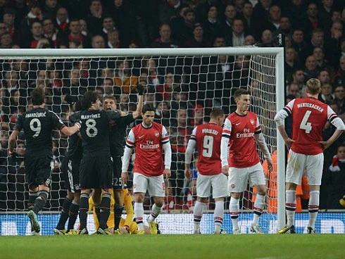 Fan Arsenal phải chi 132 bảng mua vé vào sân Emirates và có thể sẽ lại chứng kiến đội nhà thua Bayern như ở chính trận cầu này mua trước. Arsenal-1793-1392344286.jpg