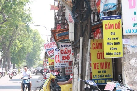 Khu vực cửa hàng cầm đồ nơi ông Tuấn mang xe đi cầm