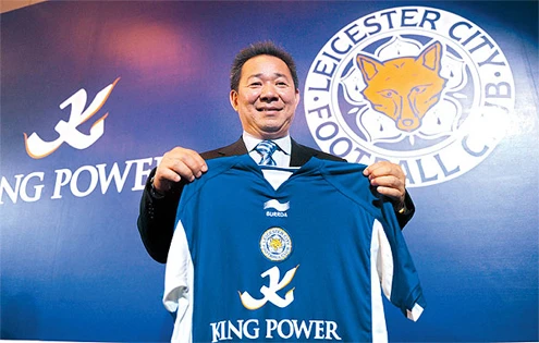 Vichai đến với Leicester trong vai trò nhà tài trợ trang phục thi đấu với nhãn hiệu King Power, trước khi trở thành ông chủ của CLB. Vichai.jpg