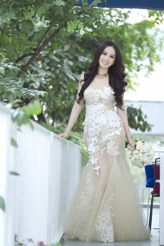 Những sao Việt sexy hơn với váy ren xuyên thấu ảnh 3 Những sao Việt sexy hơn với váy ren xuyên thấu ảnh 3