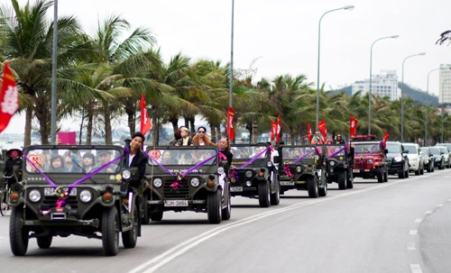 Đoàn xe Jeep trong đám cưới ở Quảng Ninh. Ảnh: HJB. 47_1396858786.jpg