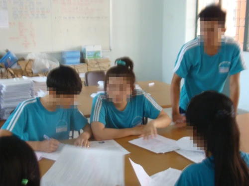 Học sinh muốn đi vệ sinh phải… làm đơn ảnh 1 Học sinh muốn đi vệ sinh phải… làm đơn ảnh 1