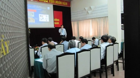 Các thí sinh bảo vệ chương trình hành động trước Ban giám khảo Các thí sinh bảo vệ chương trình hành động trước Ban giám khảo