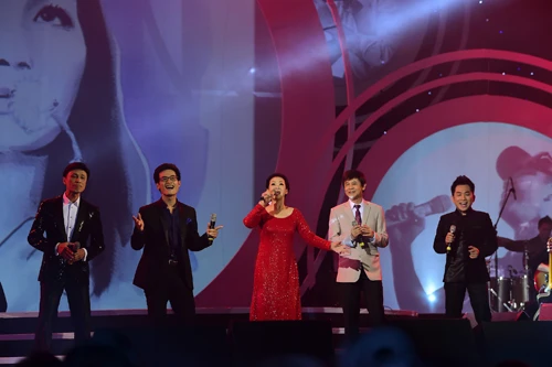 Những khoảnh khắc khó quên trong live concert Khánh Ly ảnh 10 Các nam ca sĩ (từ trái sang) Tuấn Ngọc, Hà Anh Tuấn,