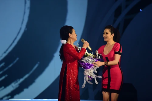 Những khoảnh khắc khó quên trong live concert Khánh Ly ảnh 11 Ca sĩ Thu Phương là một trong những người cổ vũ cho Khánh Ly từ đầu đến cuối chương trình.