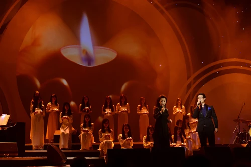Những khoảnh khắc khó quên trong live concert Khánh Ly ảnh 4 'Ca dao mẹ'