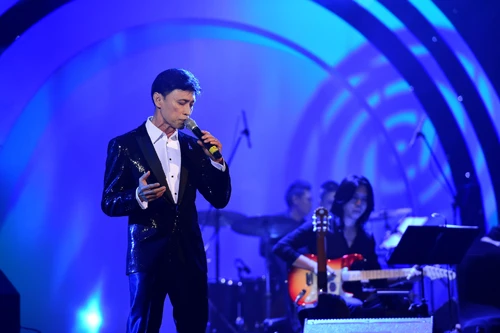 Những khoảnh khắc khó quên trong live concert Khánh Ly ảnh 6 Tuấn Ngọc xuất hiện với lối hát lãng tử thường thấy.