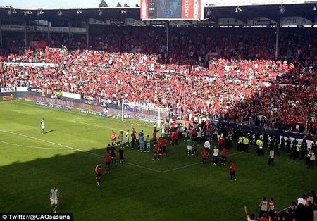 Sự phấn khích của CĐV Osasuna đã khiến khán đài El Sadar bị sập