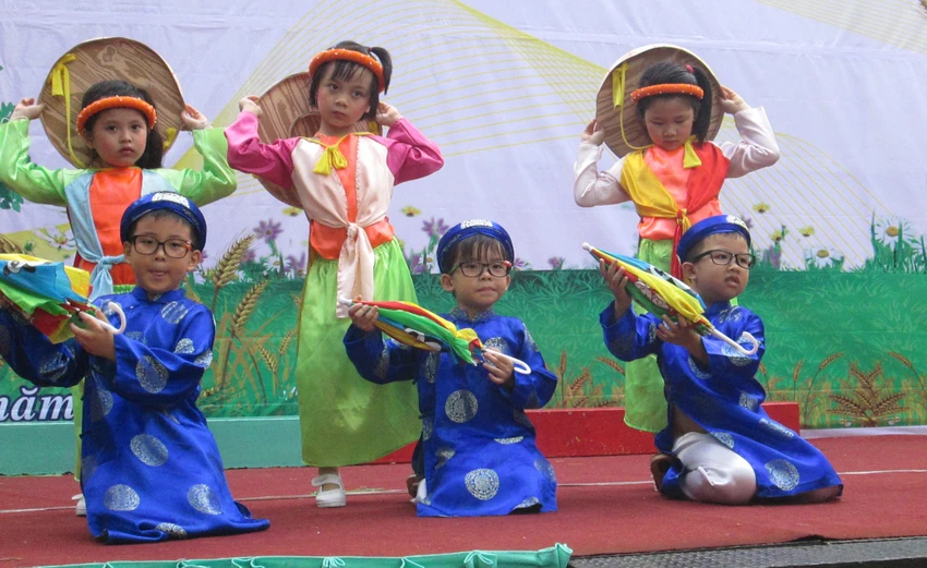 Ngộ nghĩnh nghe trẻ mầm non hát dân ca ảnh 3