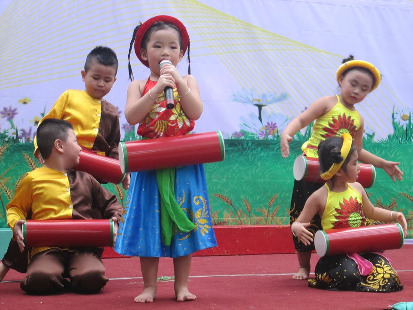 Ngộ nghĩnh nghe trẻ mầm non hát dân ca ảnh 4