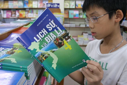 Nên xã hội hóa việc làm sách giáo khoa ảnh 1 Nên xã hội hóa việc làm sách giáo khoa