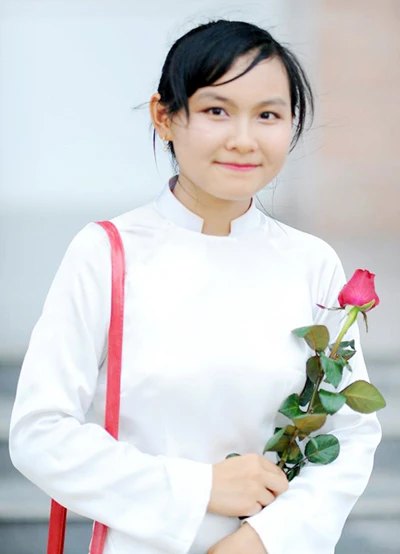 Đinh Thị Lệ Thu, thủ khoa khối C cao điểm nhất cả nước năm 2013 (27,5 điểm), nữ sinh đại học Sư phạm Hà Nội. Ảnh: NVCC. thu-khoa-su-pham-1-4634-1402475638.jpg