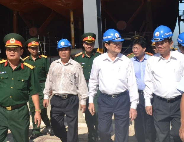 Chùm ảnh Chủ tịch nước Trương Tấn Sang thăm tàu CSB ở Đà Nẵng ảnh 5 Chùm ảnh Chủ tịch nước Trương Tấn Sang thăm tàu CSB ở Đà Nẵng ảnh 5