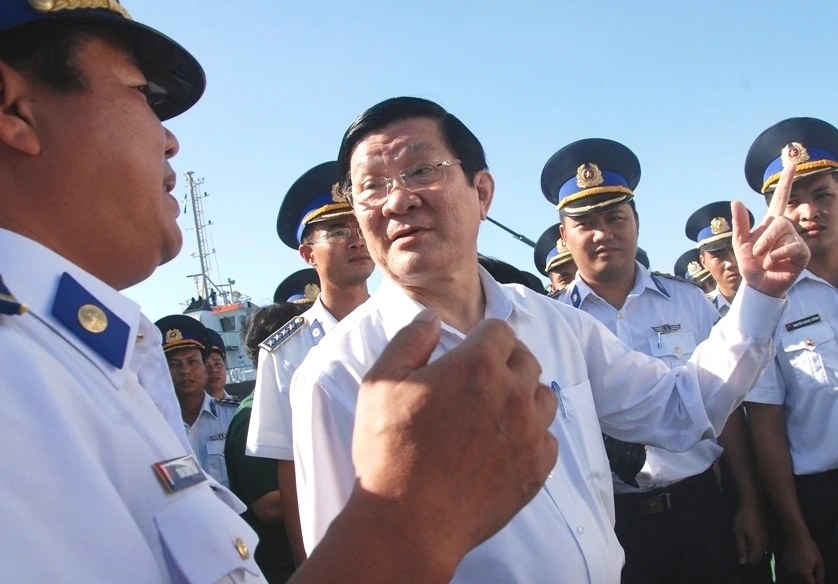 Chùm ảnh Chủ tịch nước Trương Tấn Sang thăm tàu CSB ở Đà Nẵng ảnh 3 Chùm ảnh Chủ tịch nước Trương Tấn Sang thăm tàu CSB ở Đà Nẵng ảnh 3