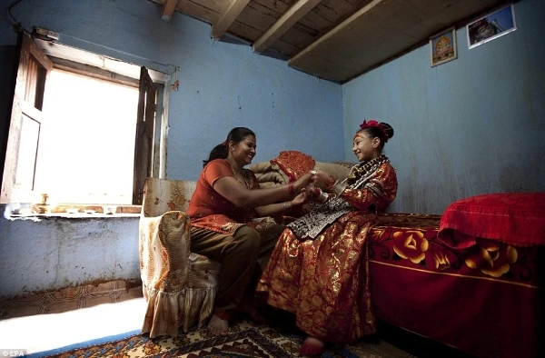 Cuộc sống của 'Thần trinh nữ' Nepal có gì khác thường? ảnh 18