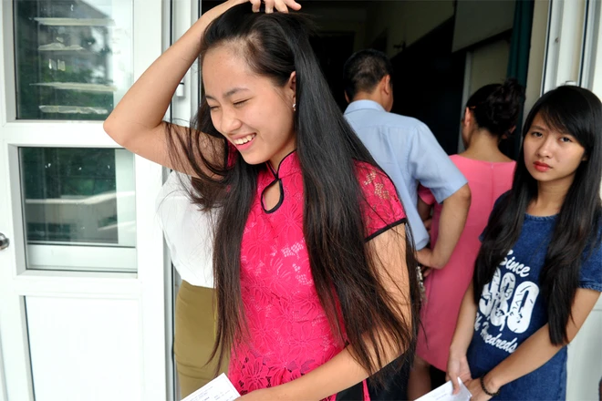 Nữ sinh trổ tài hát hay thi vào cao đẳng ảnh 9