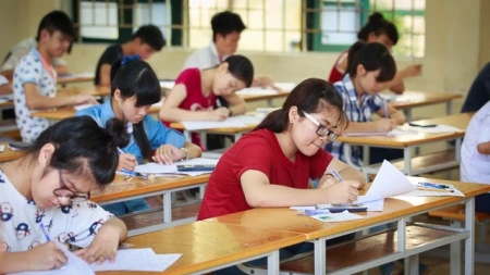Bộ trưởng Bộ GD-ĐT cảm ơn người ra đề thi ĐH, CĐ ảnh 2 Thí sinh dự thi vào ĐH Khoa học Xã hội và Nhân văn - ĐH QGHN. (Ảnh: Thành Long/USSH)