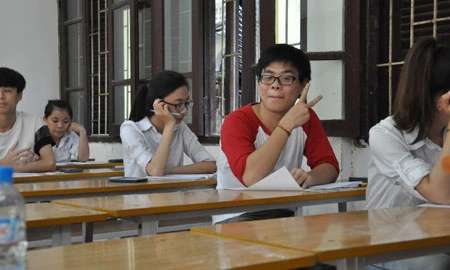 đại học đầu tiên, công bố điểm chuẩn, giáo dục