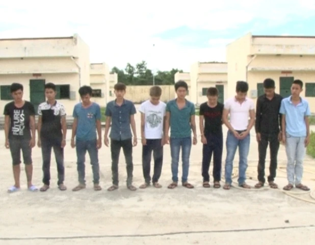 Bắt nhóm tuổi teen thanh toán nhau kiểu giang hồ ảnh 1 Bắt nhóm tuổi teen thanh toán nhau kiểu giang hồ ảnh 1